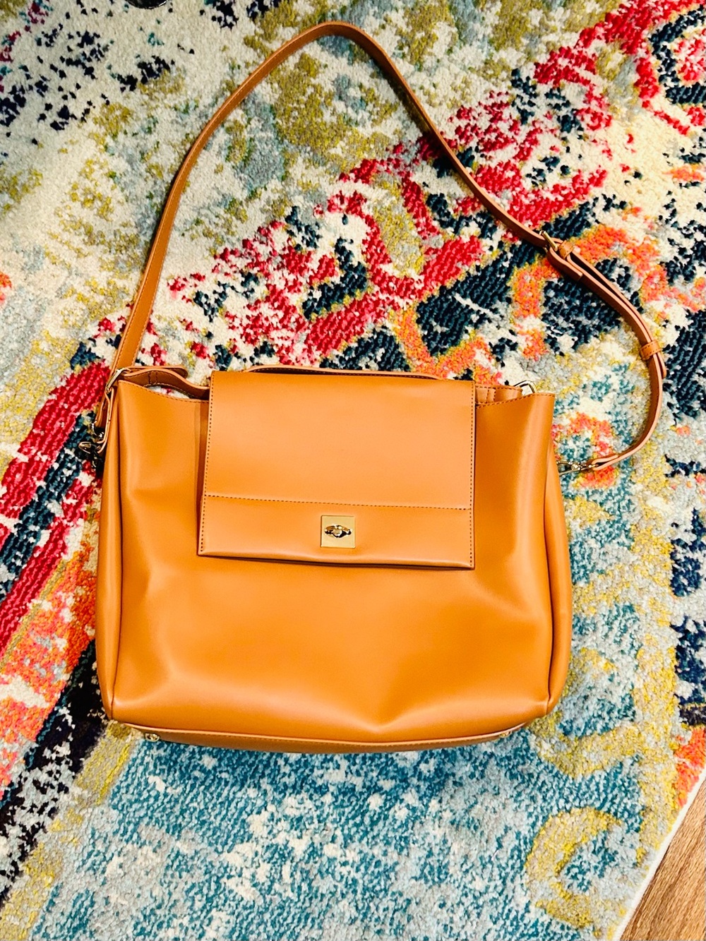 Classic Tan Shoulder Bag - Sleek Women’s Handbag